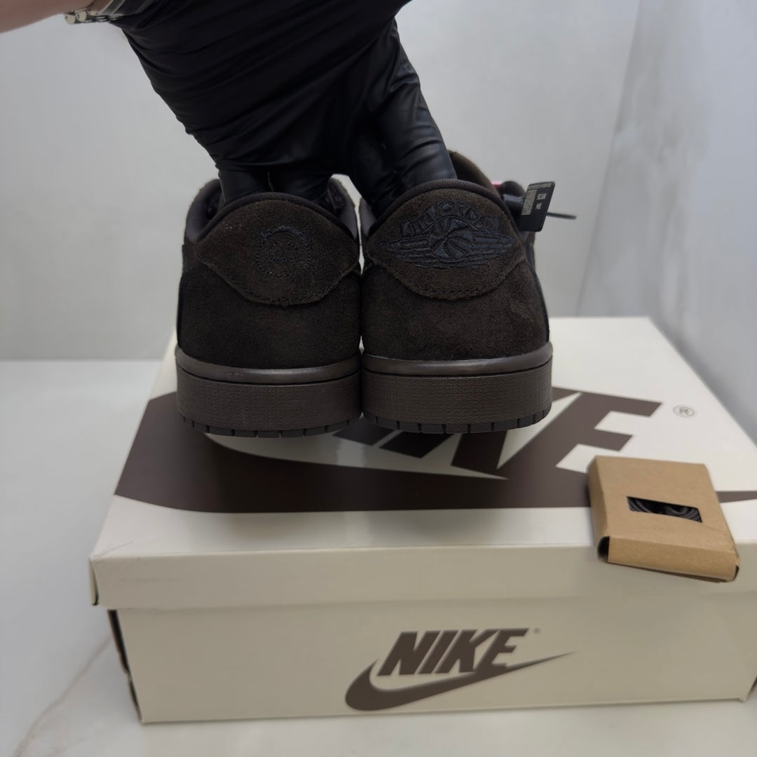 Jordan 1 Low Travis Scott Velvet 9.5UK