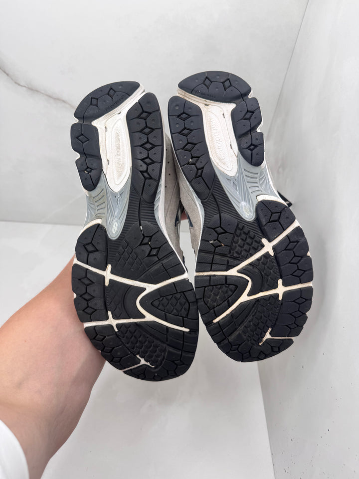 New Balance 2002R (Right foot 7UK) (Left foot 9.5UK)