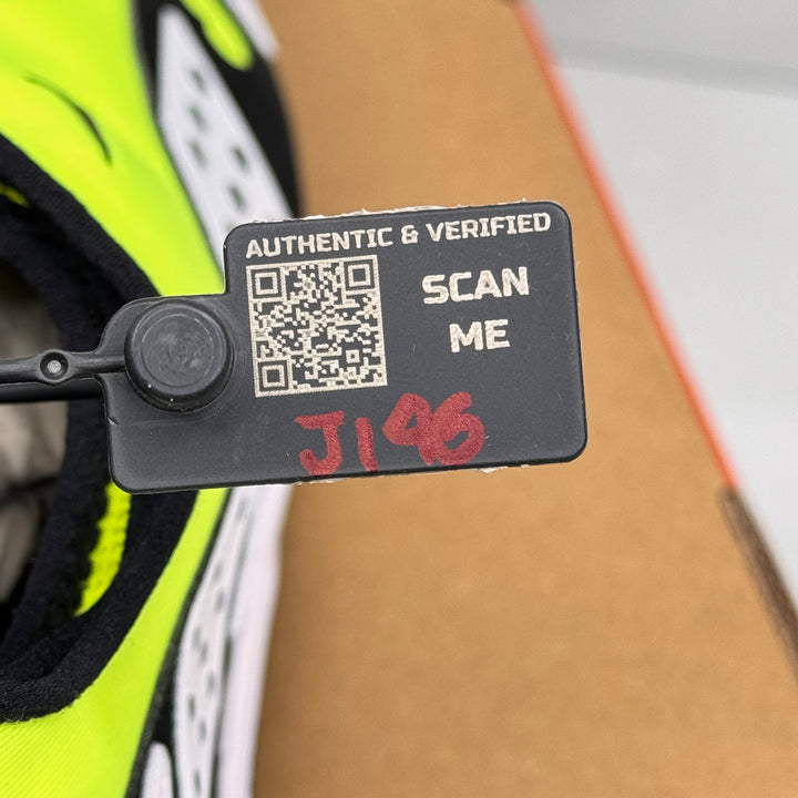 Nike Air Max Sunder Volt 9.5UK