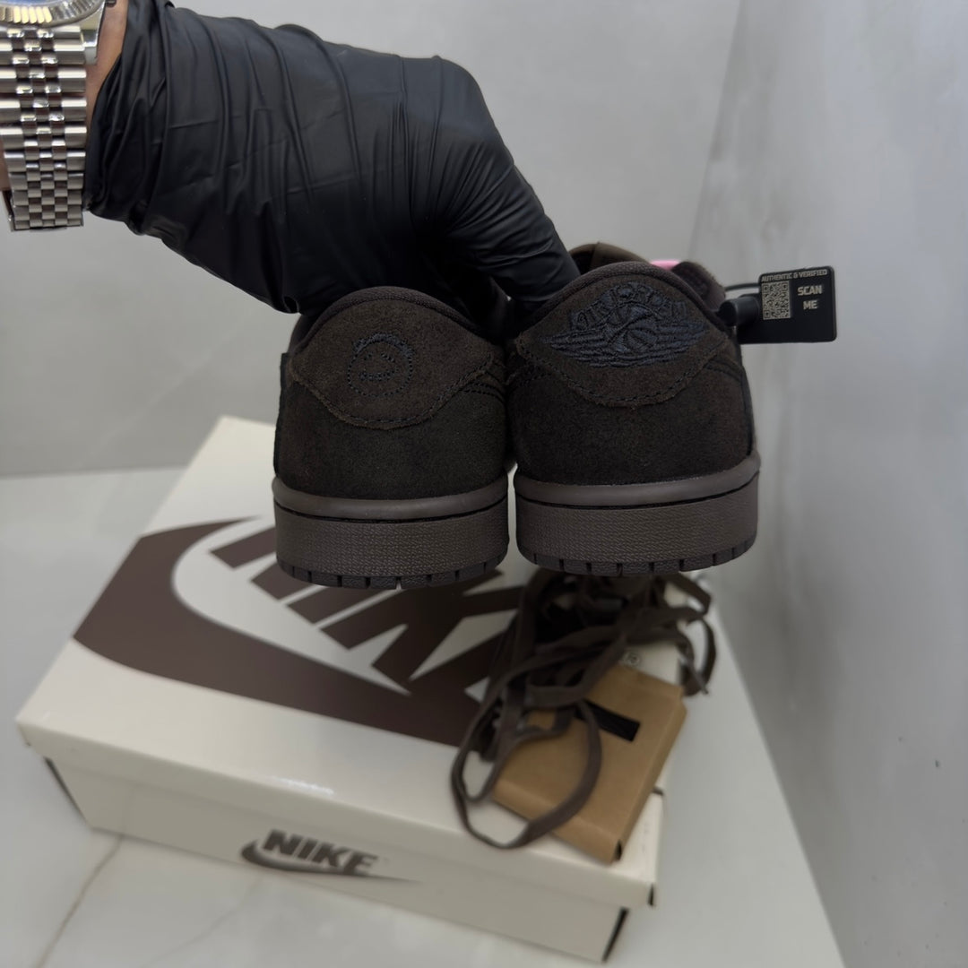 Jordan 1 Low Travis Scott Velvet 4UK