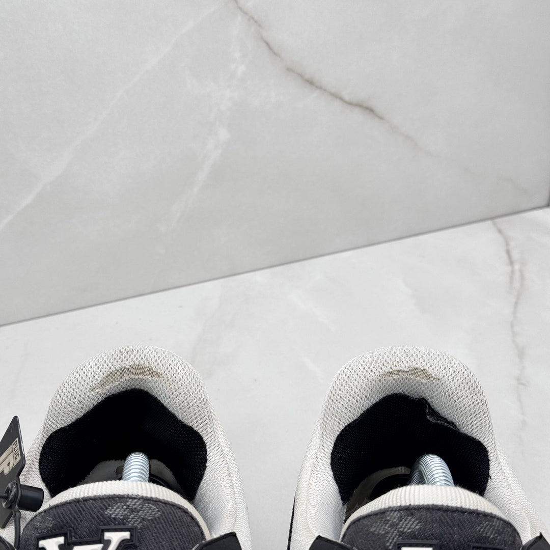 Louis Vuitton Trainers Black/White LV8