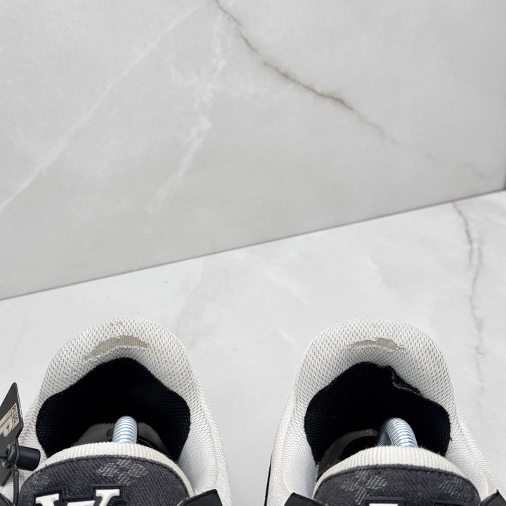 Louis Vuitton Trainers Black/White LV8