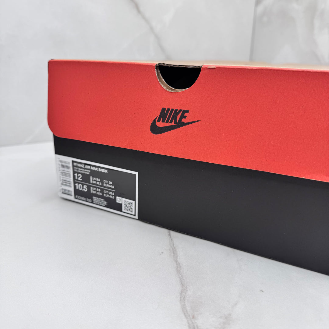 Nike Air Max Sunder 9.5UK