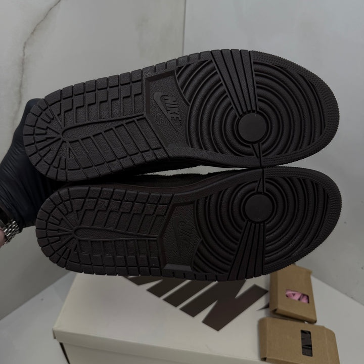 Jordan 1 Low Travis Scott Velvet Brown 7UK (2468)