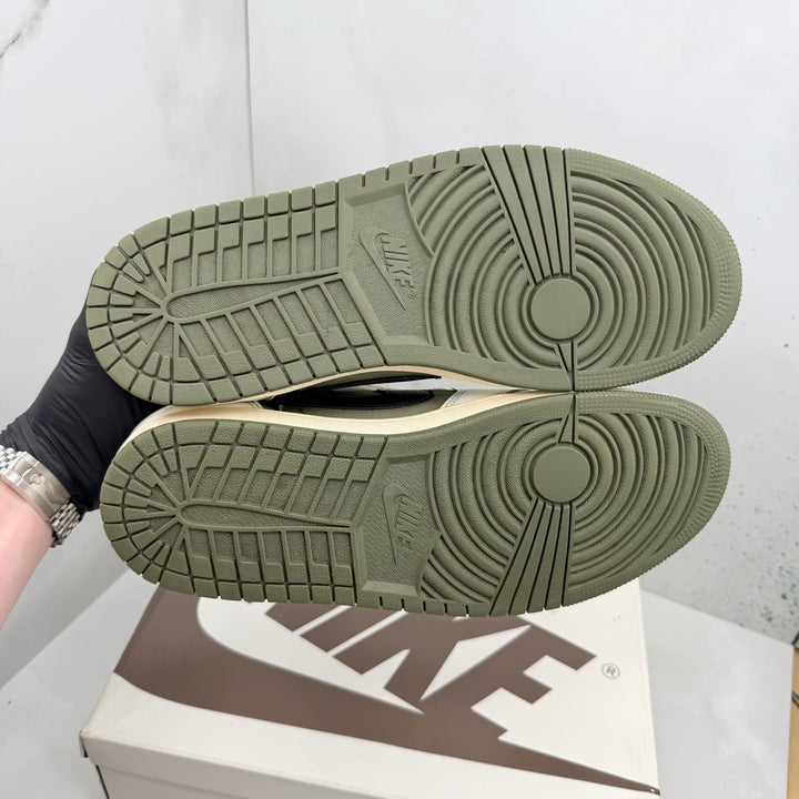 Jordan 1 Low Travis Scott Medium Olive 8.5UK (2483)