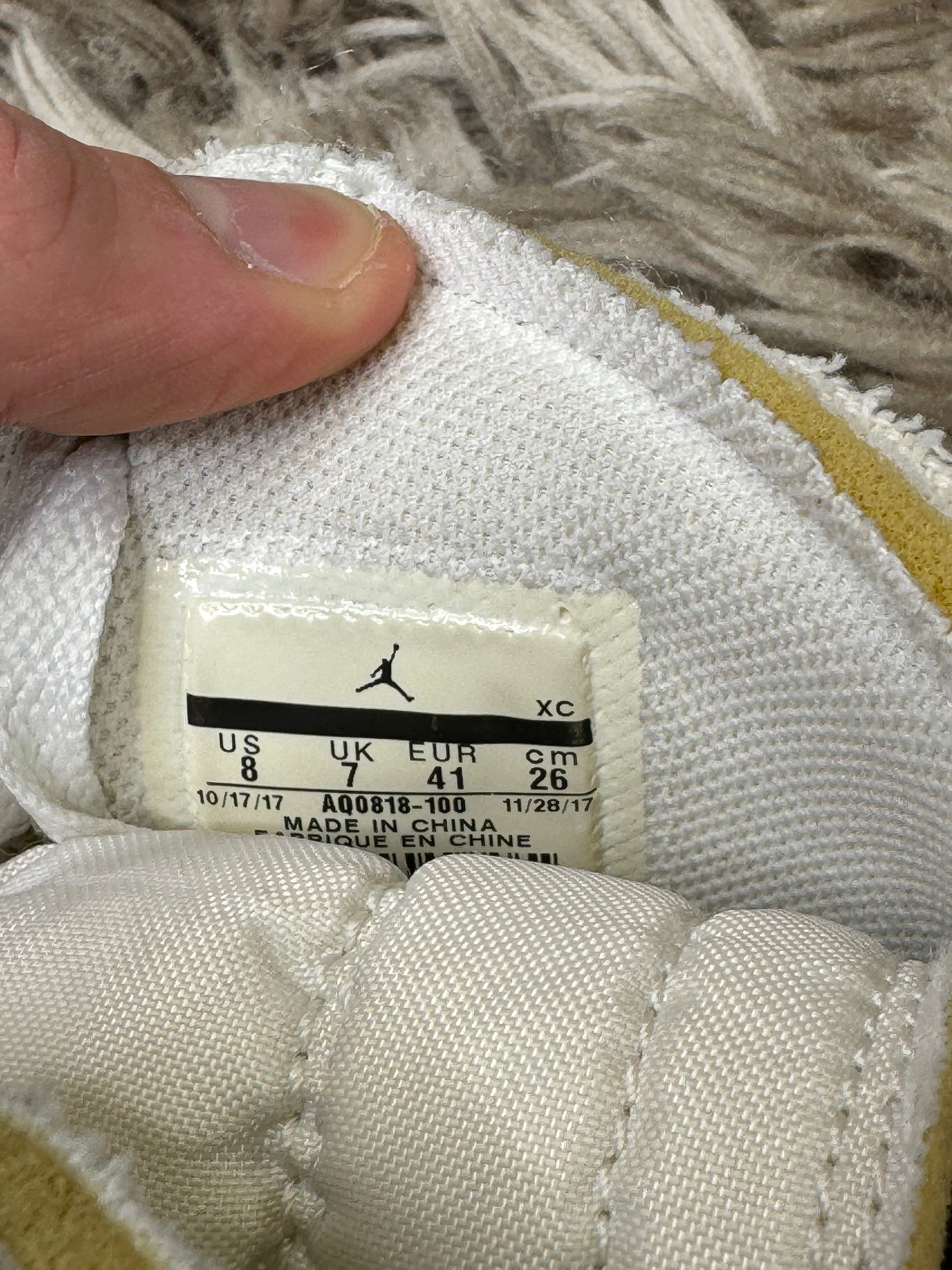 Off white jordan 1 size tag best sale