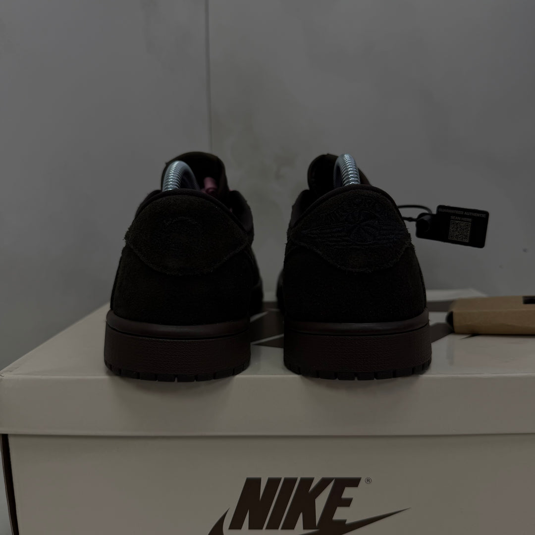 Jordan 1 Low Travis Scott Velvet Brown 7UK (2467)