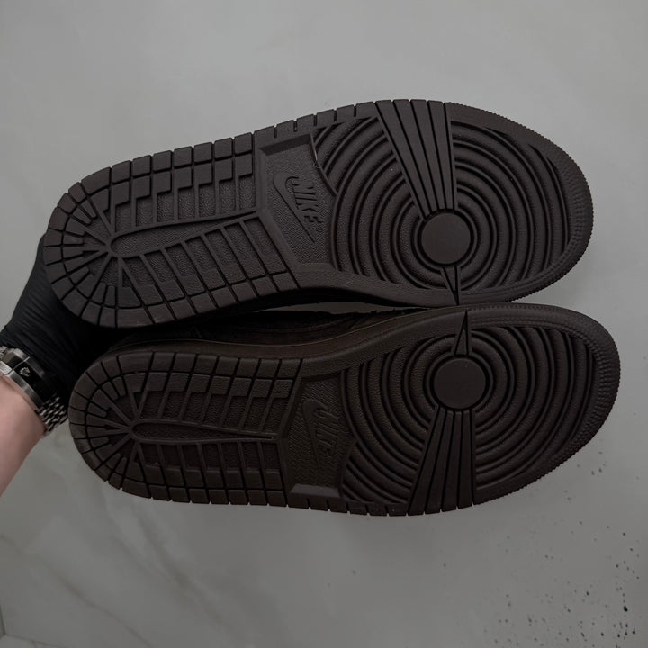 Jordan 1 Low Travis Scott Velvet Brown 7UK (2463)