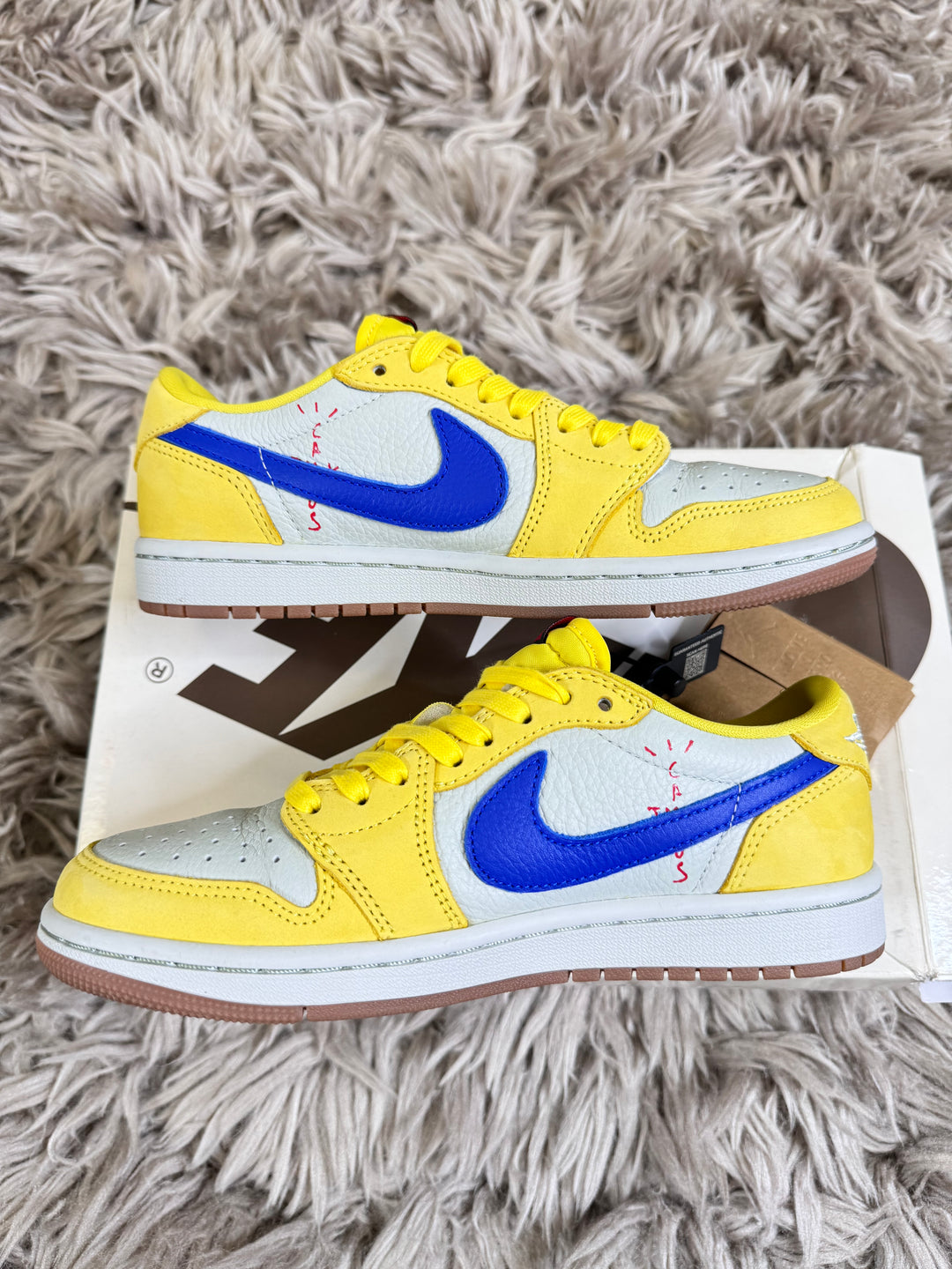 Jordan 1 Low Travis Scott Canary 4UK