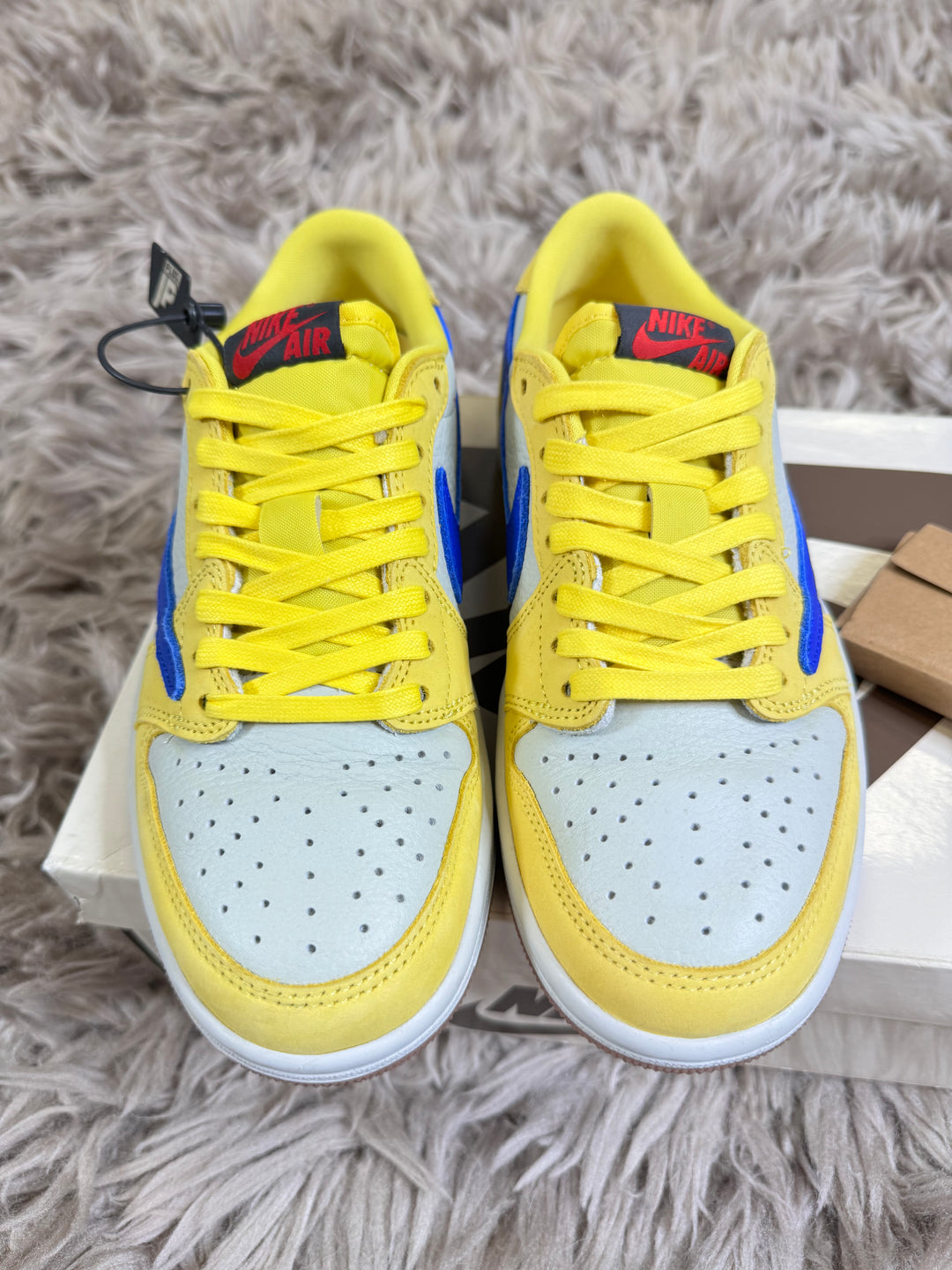 Jordan 1 Low Travis Scott Canary 4UK